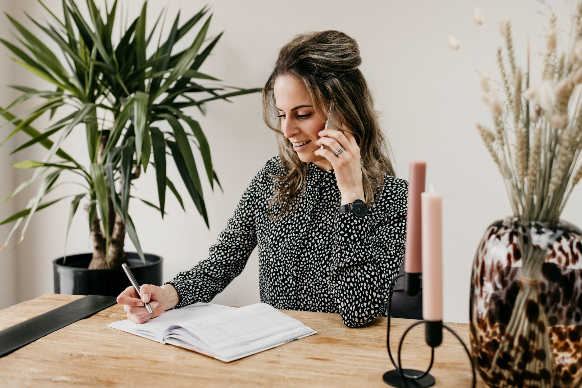 Lianne van den Berg in telefonisch gesprek