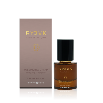 Cenzaa RYJVK Volumizing Cream is een crème om huidveroudering tegen te gaan en om de huid op te peppen.