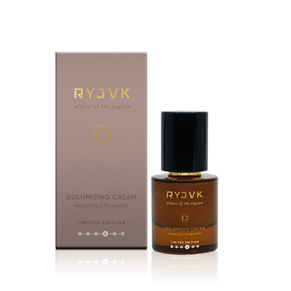 Cenzaa RYJVK Volumizing Cream is een crème om huidveroudering tegen te gaan en om de huid op te peppen.